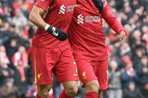 关于萨拉赫连续二十场比赛得分超过大胜，湖人挑战极限！的信息