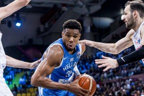 关于字母哥回归赛场，连败首场状态亮眼，公牛观众沸腾！的信息